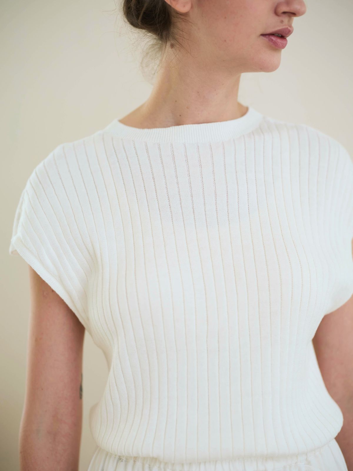 【残りわずか】コットンエアリーノースーブリブトップス ホワイト