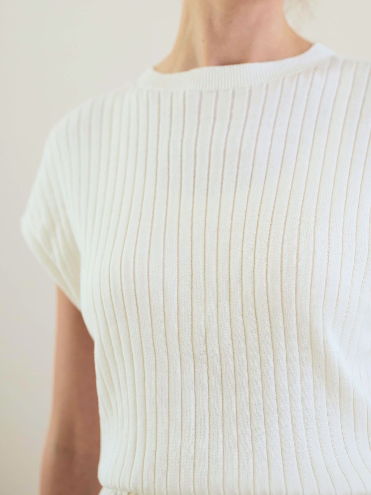 【残りわずか】コットンエアリーノースーブリブトップス ホワイト