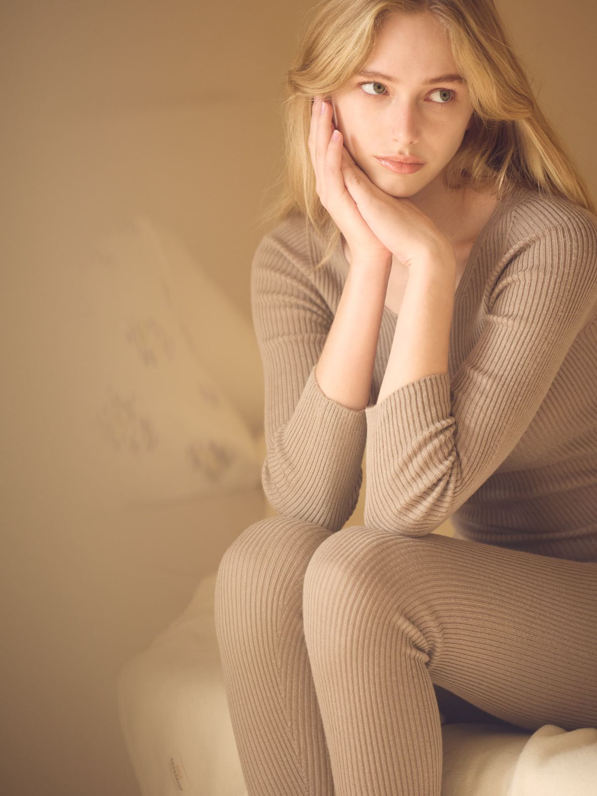 NEW｜シルクエアリートップス ブラウン