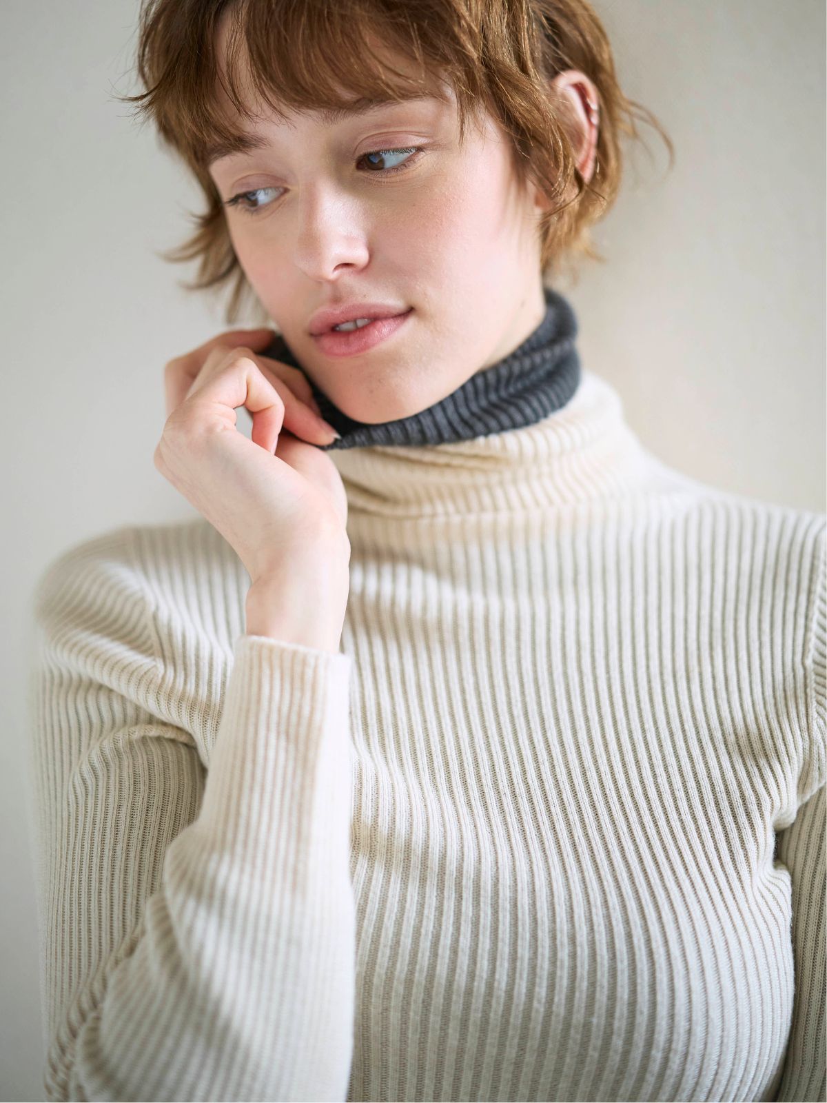 今季nanadecor コットンエアリーリブタートルネックトップス　ナチュラル 2月上旬お届け予定】シルクエアリータートルネックトップス ナチュラル