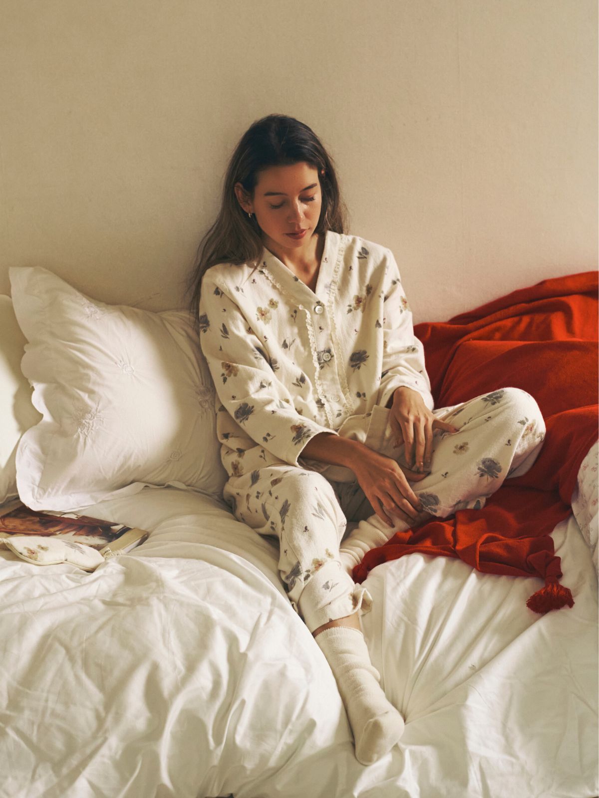 【残りわずか】イタリア製ウール タッセルストール　レッド