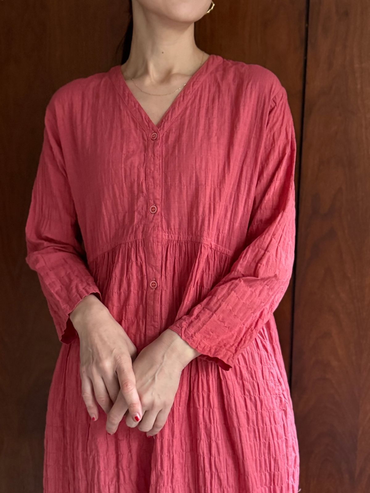 【残りわずか】草木染めコスモスVネックワンピース（紅花×茜染め）