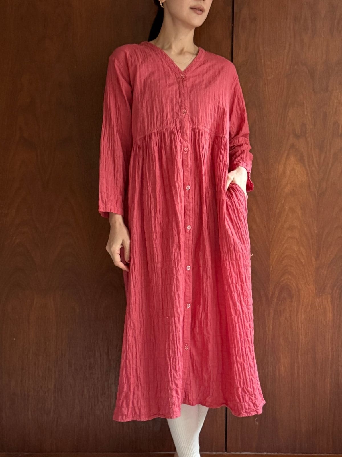 【残りわずか】草木染めコスモスVネックワンピース（紅花×茜染め）