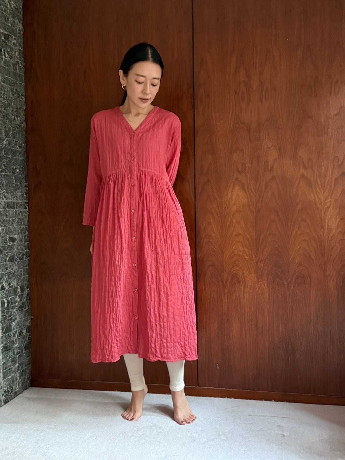 【残りわずか】草木染めコスモスVネックワンピース（紅花×茜染め）