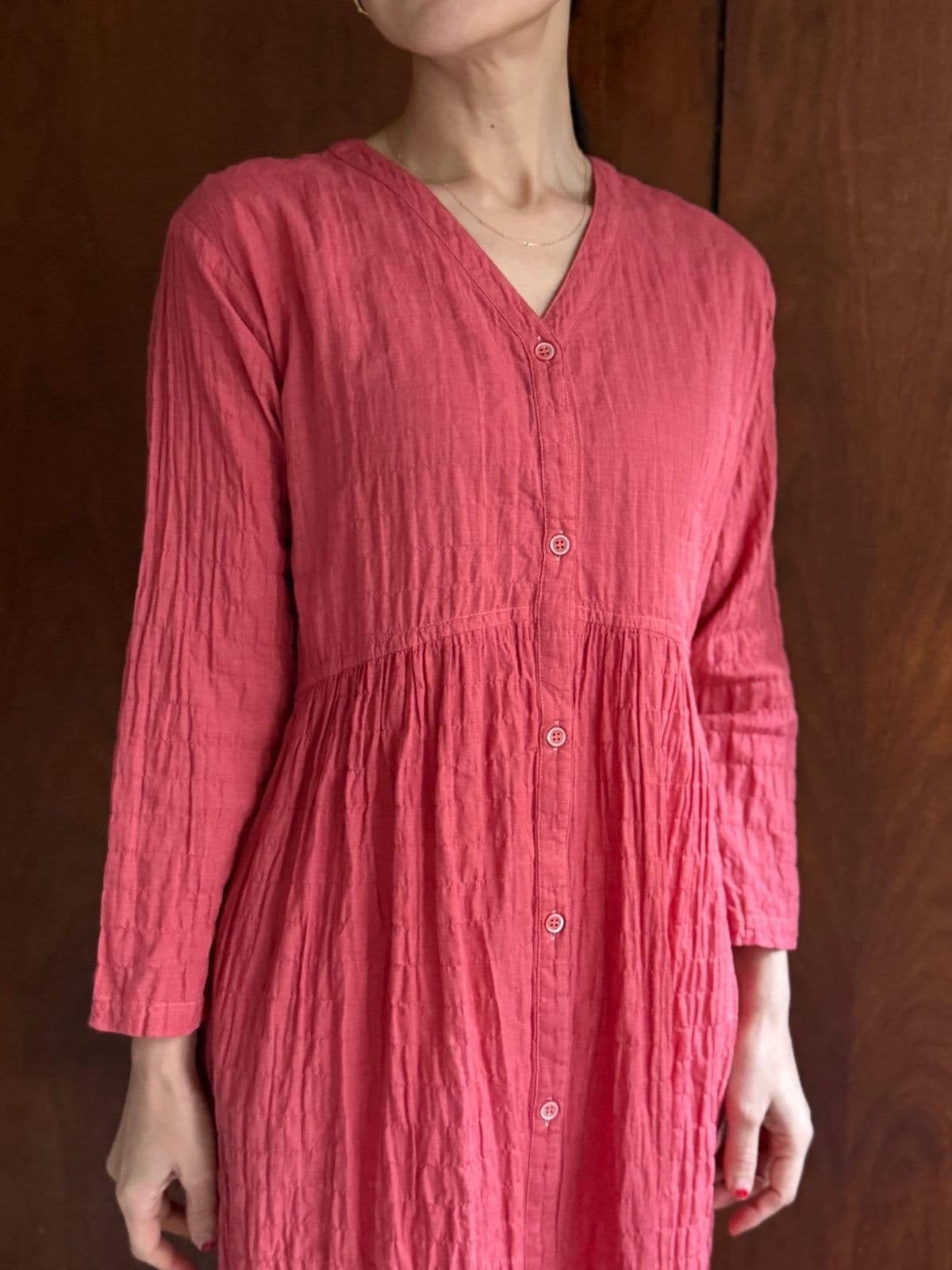 【残りわずか】草木染めコスモスVネックワンピース（紅花×茜染め）