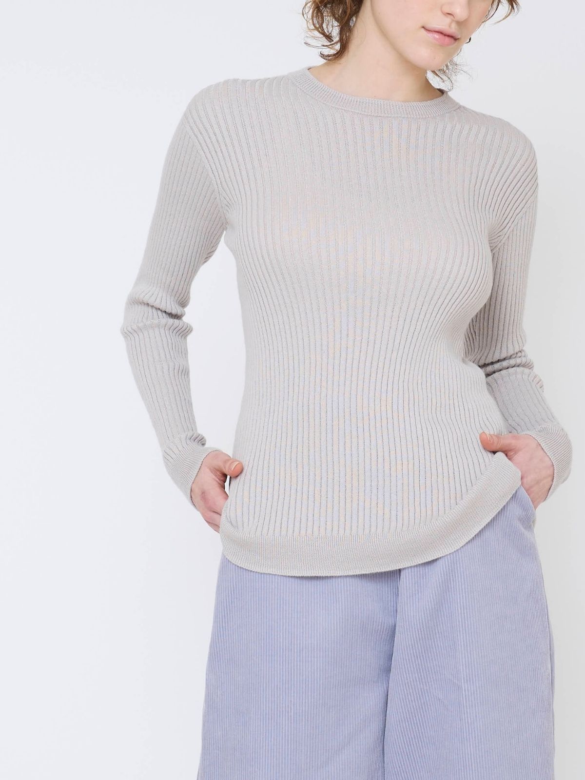 【1月末から2月上旬お届け予定】【シリーズ商品2点以上で10%OFF】新色｜コットンエアリーリブクルーネックトップス　ライトグレー