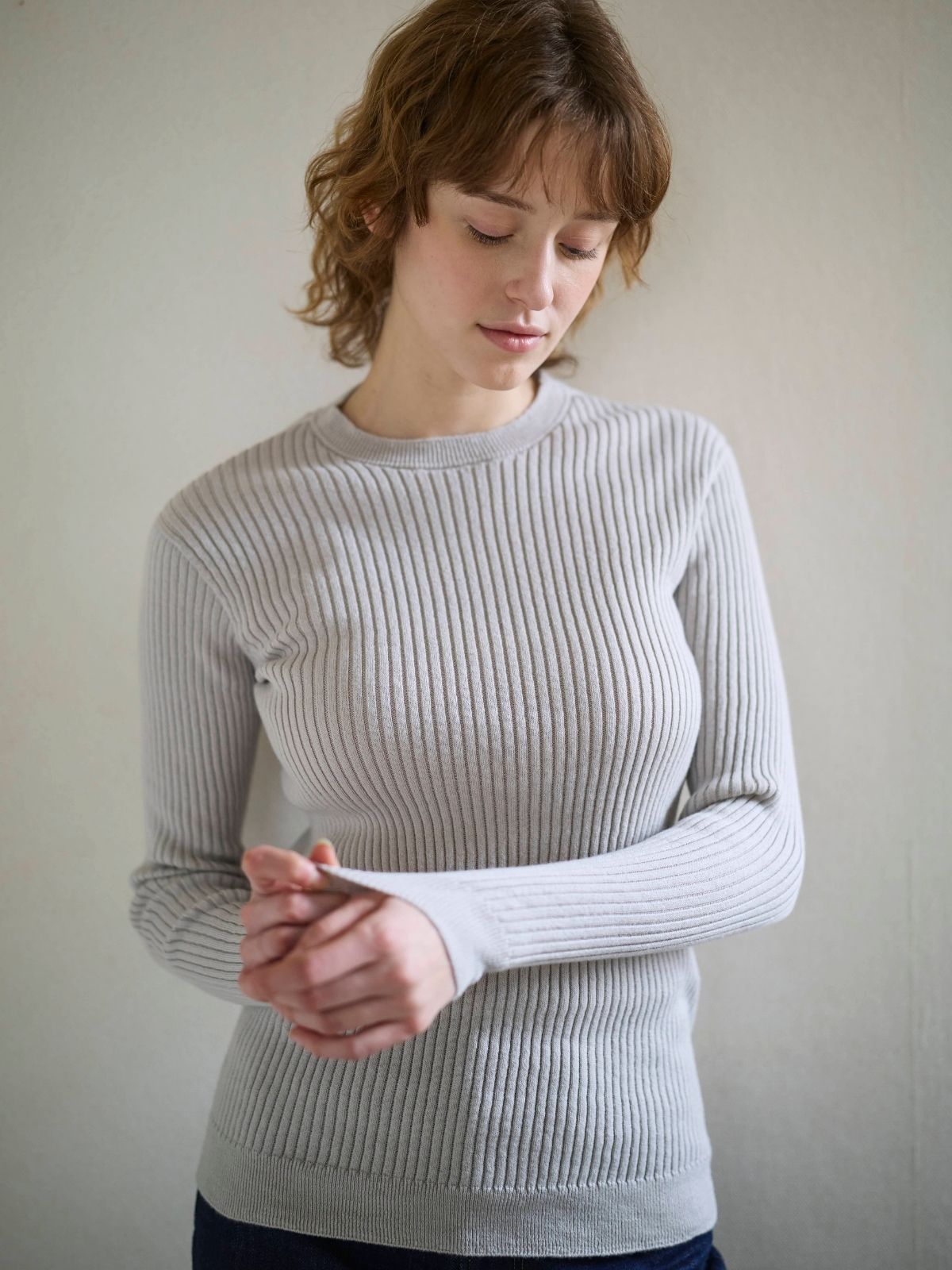 【1月末から2月上旬お届け予定】【シリーズ商品2点以上で10%OFF】新色｜コットンエアリーリブクルーネックトップス　ライトグレー