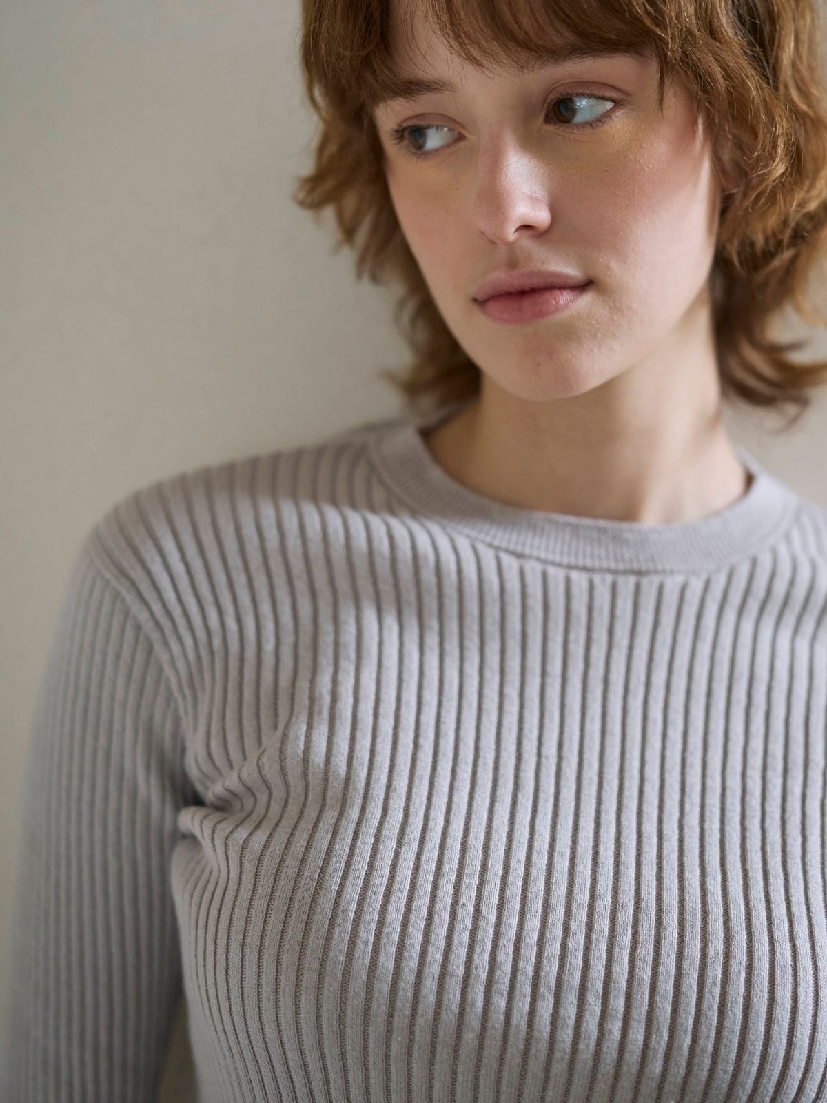 【1月末から2月上旬お届け予定】【シリーズ商品2点以上で10%OFF】新色｜コットンエアリーリブクルーネックトップス　ライトグレー