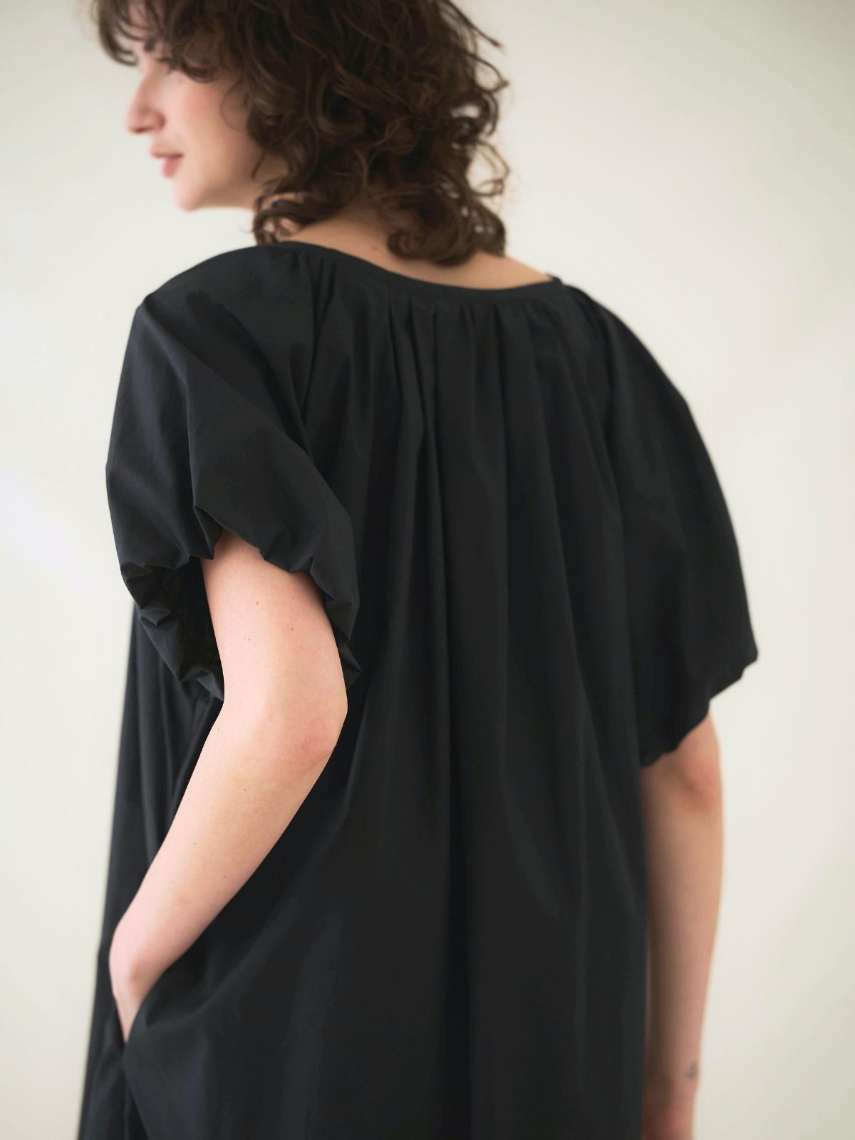 残りわずか】アリウムパフスリーブワンピース ブラック | すべての商品