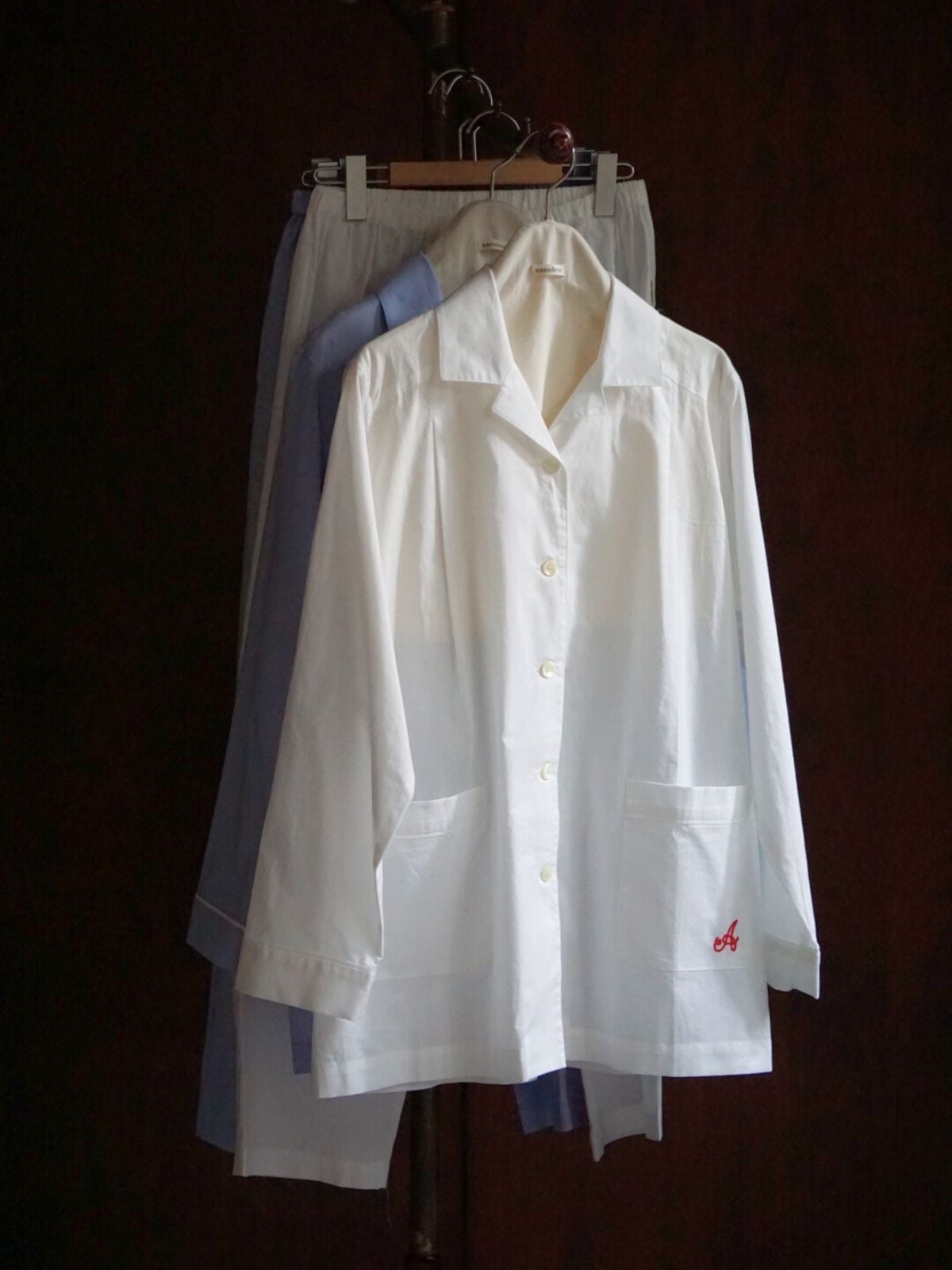 【先行予約】【種から育てた奥出雲のコットン】パジャマ上下セット ホワイト｜イニシャル手刺繍カスタム