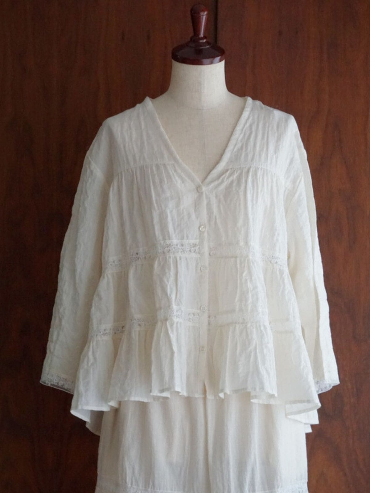 NEW｜コスモスレースティアードブラウス