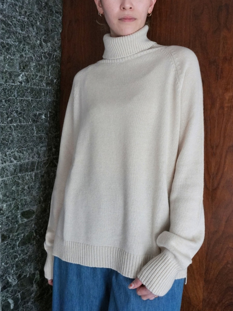 【NEW】【WOOL70%/CASHMERE30%】イタリアニットタートル（ライトベージュ//レッド/パープル）