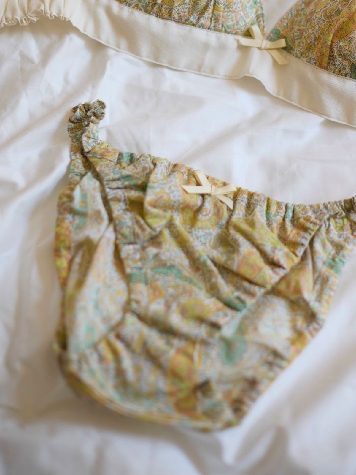 フラワーペイズリートライアングルブラ　イエロー 　