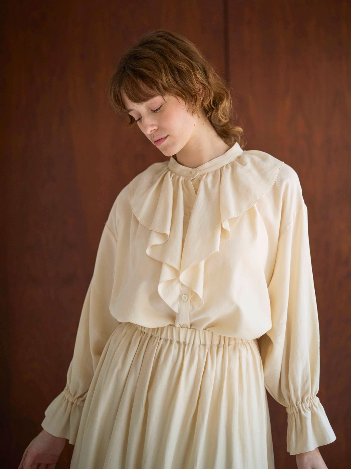 【残りわずか】エアリーサテンフリルブラウス