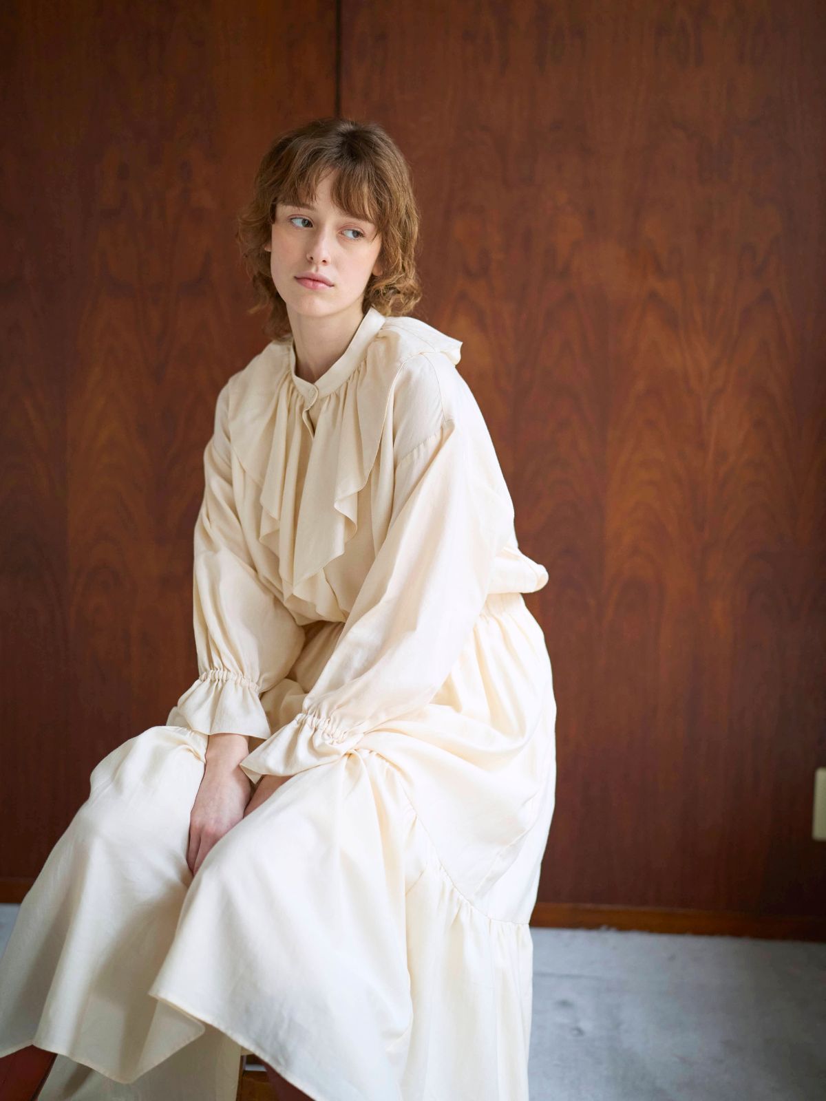 【残りわずか】エアリーサテンフリルブラウス