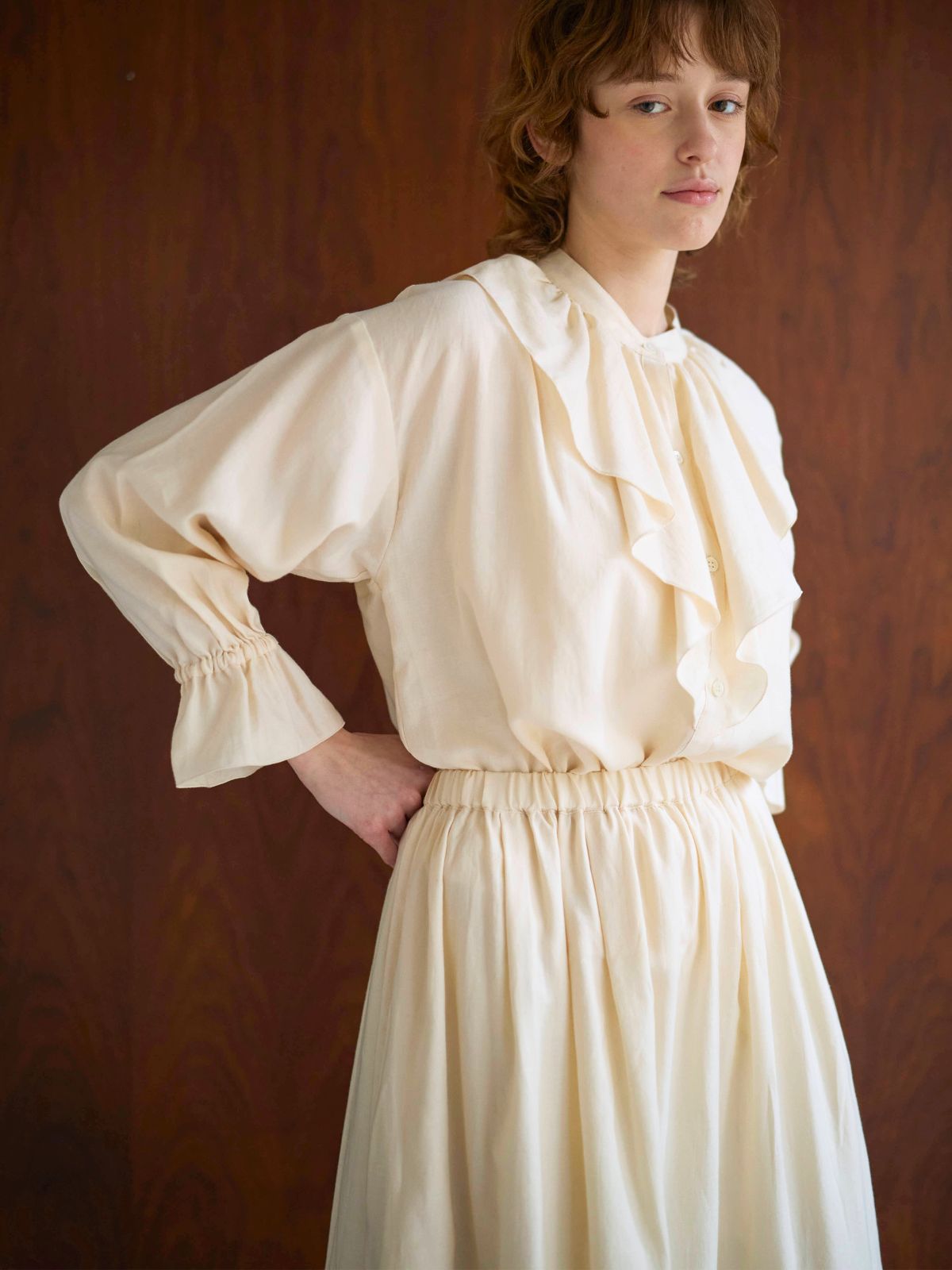 【残りわずか】エアリーサテンフリルブラウス