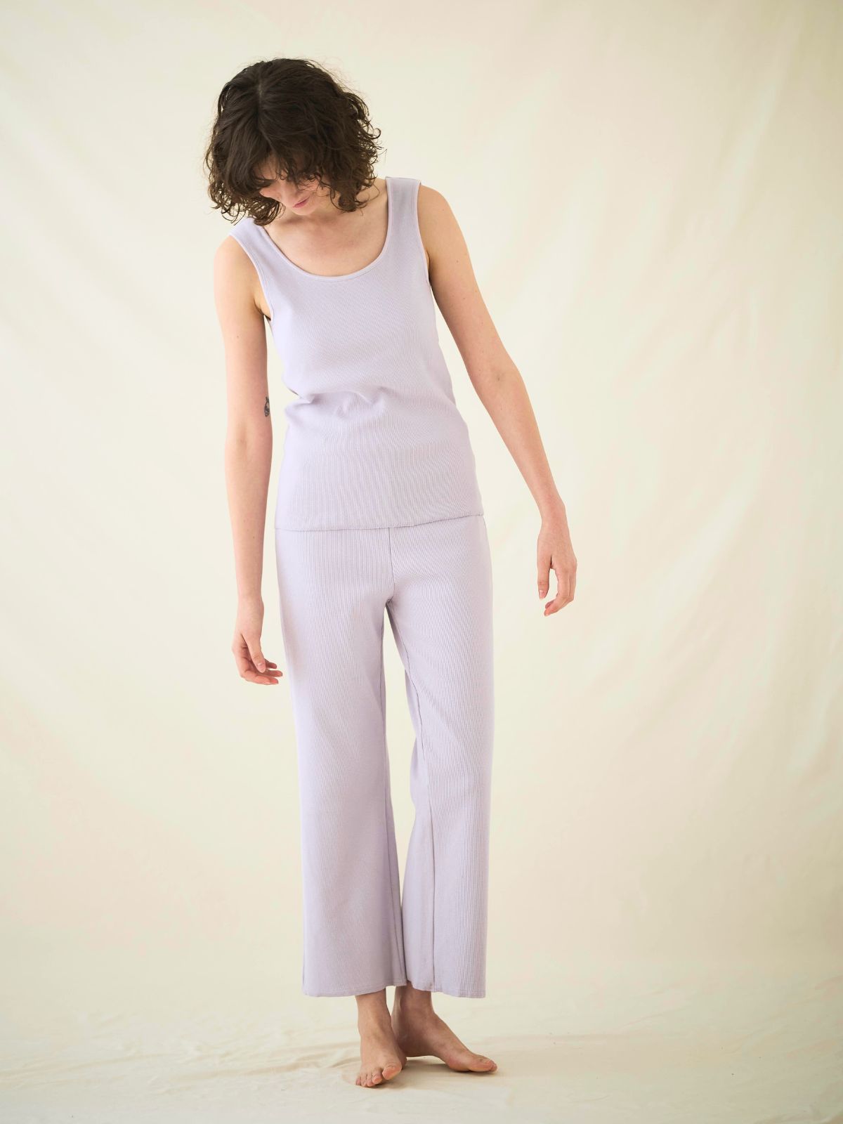 【残りわずか】型崩れしない｜スパンリブカップ付きタンクトップ　ラベンダー