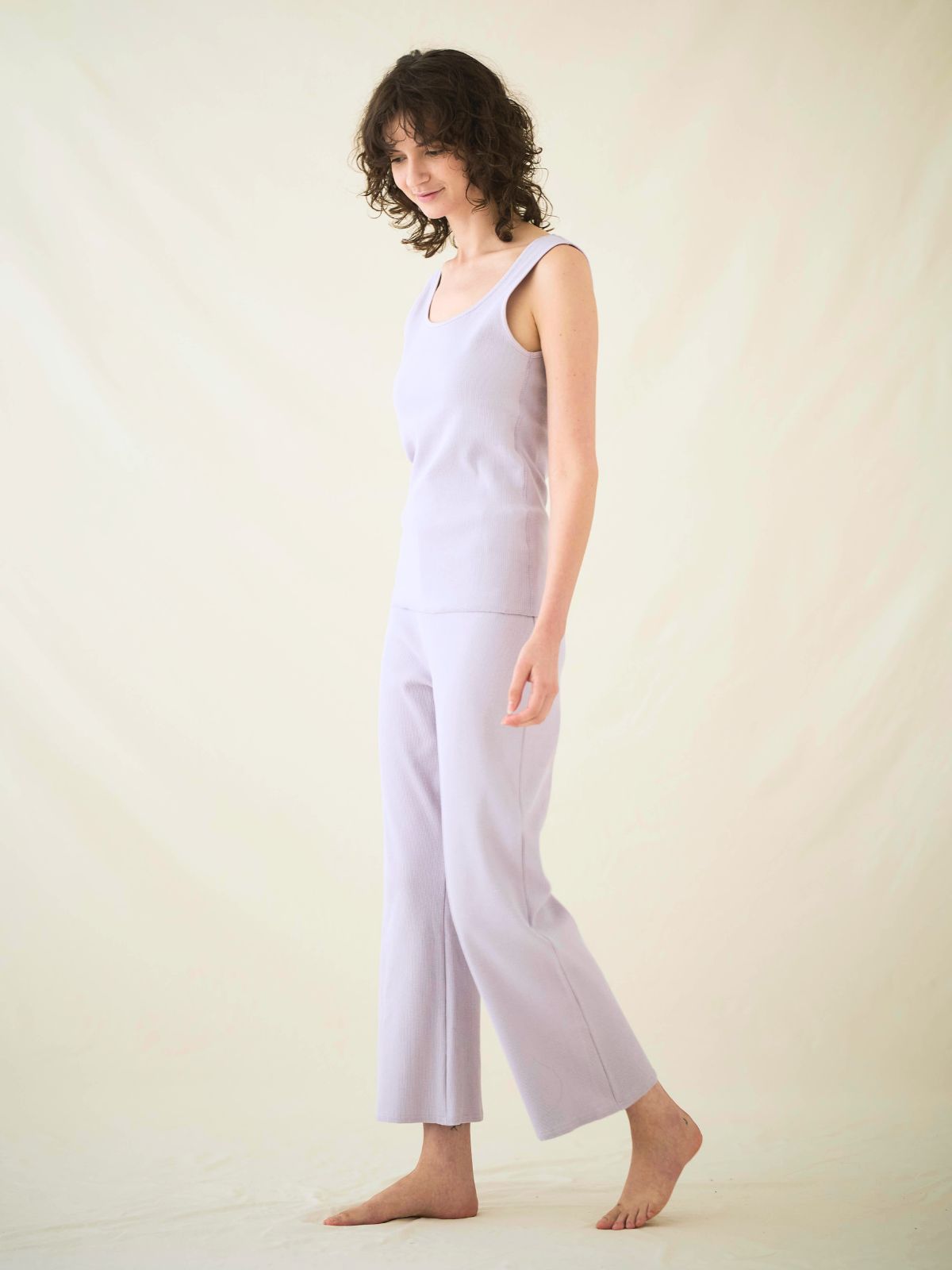 【残りわずか】型崩れしない｜スパンリブカップ付きタンクトップ　ラベンダー