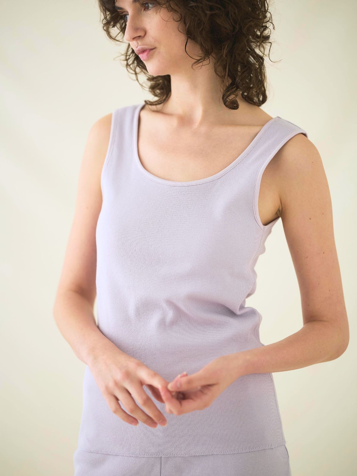 残りわずか】型崩れしない｜スパンリブカップ付きタンクトップ