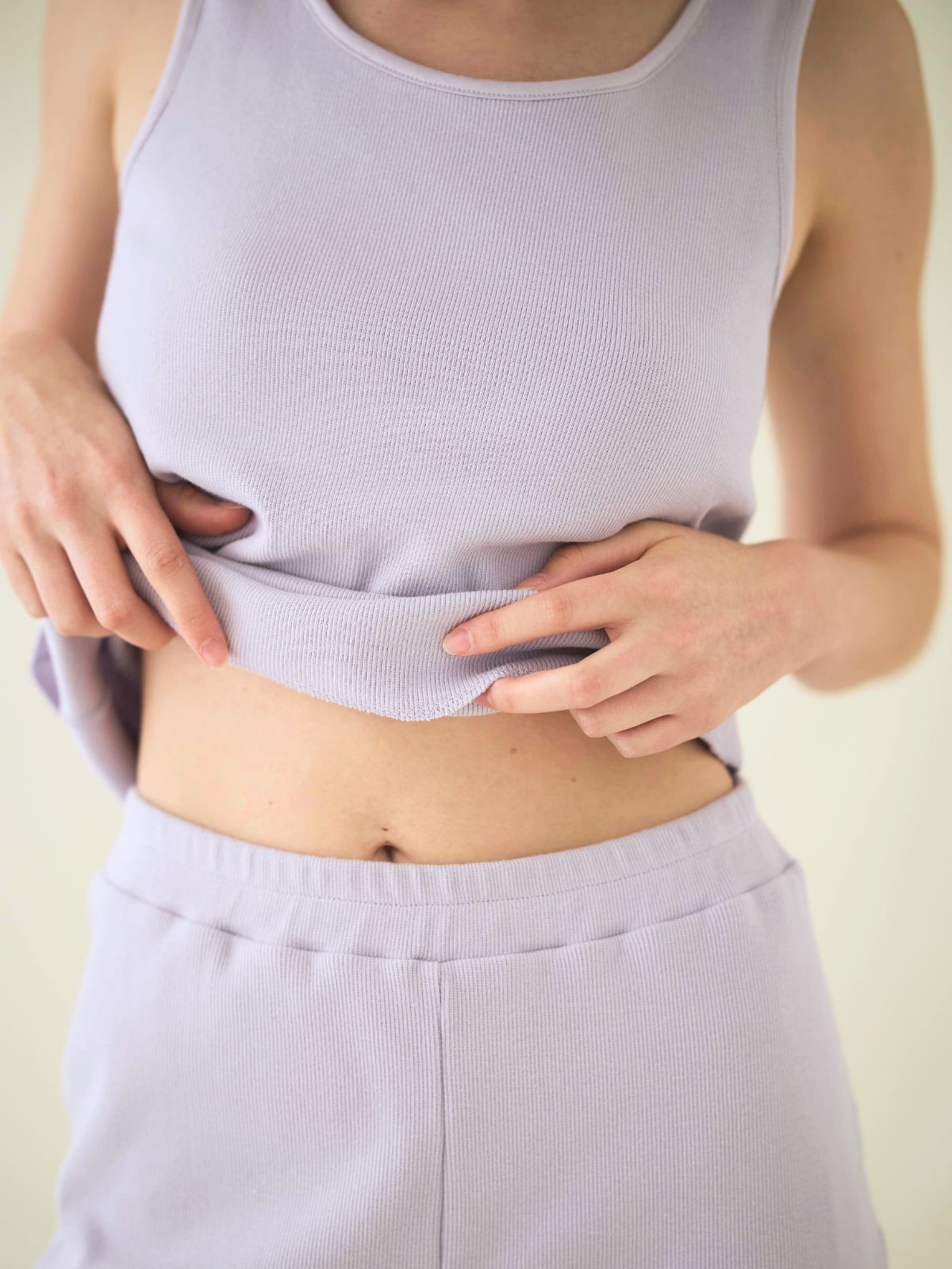 【残りわずか】型崩れしない｜スパンリブカップ付きタンクトップ　ラベンダー