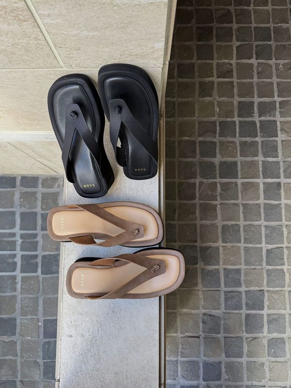 wide band knot sandal