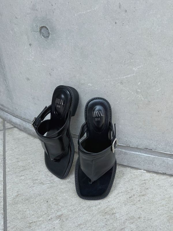 buckle design tongs heel sandal