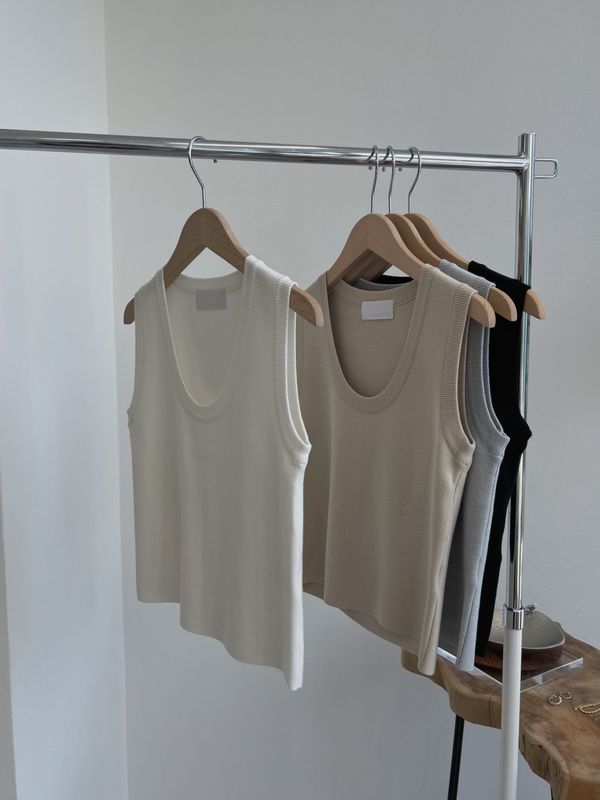 pale color useful knit tank