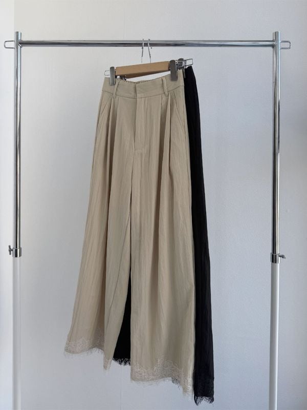 hem lace crepe tuck pants