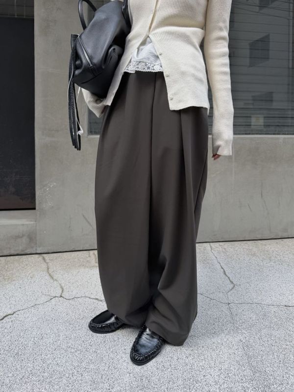 relaxed wide tapered slacks