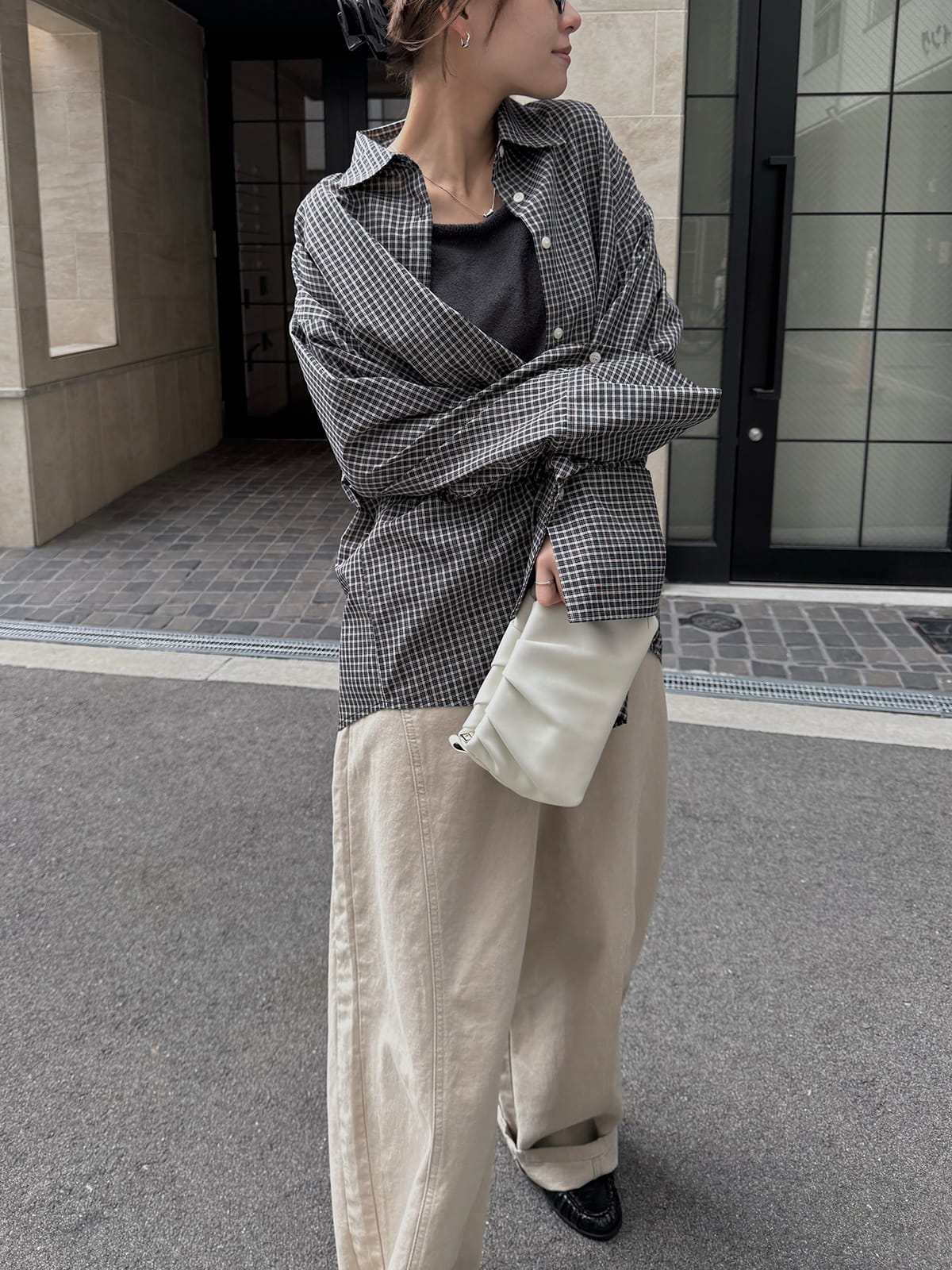 curve silhouette soft cotton pants