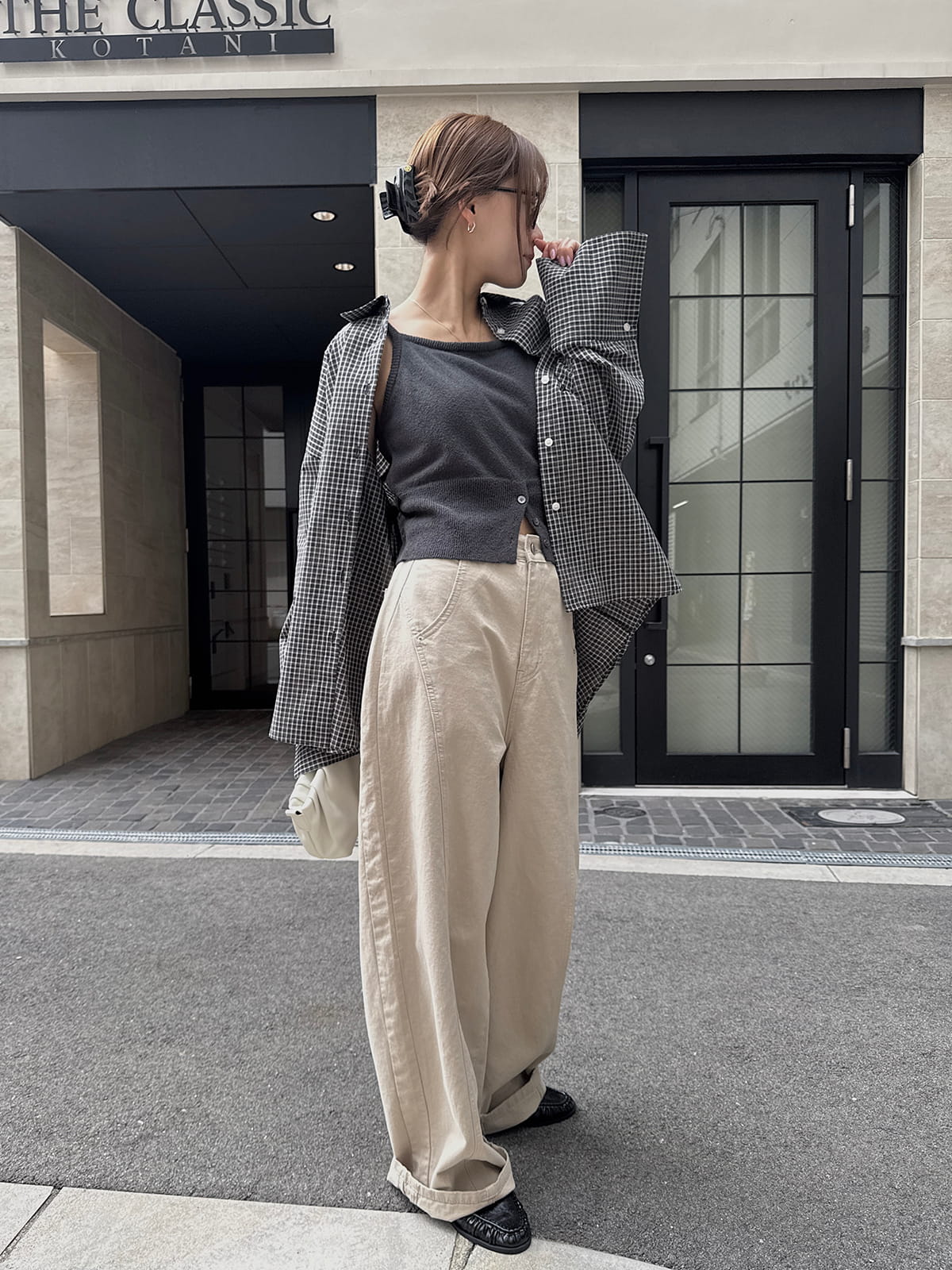 curve silhouette soft cotton pants