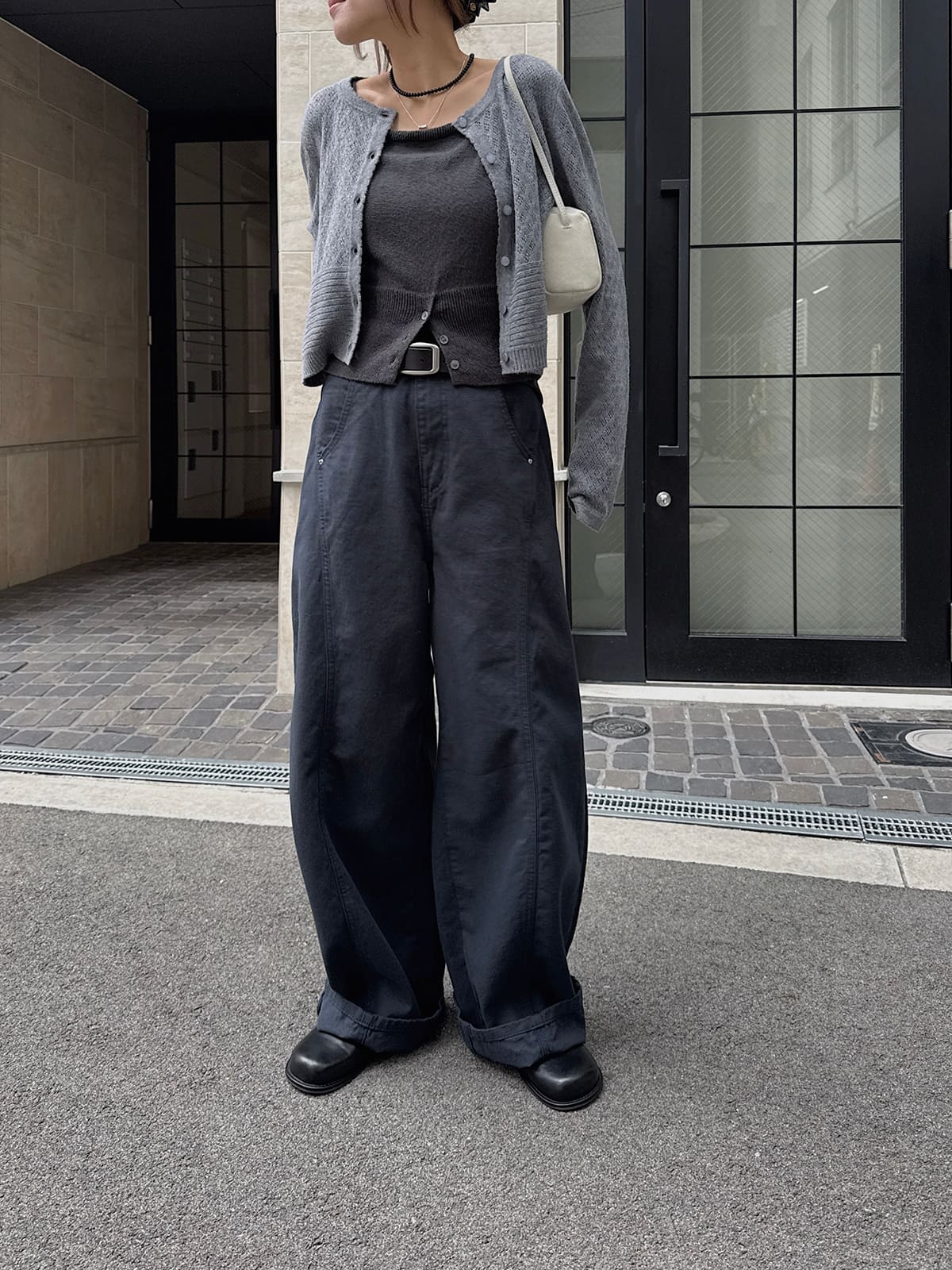 curve silhouette soft cotton pants