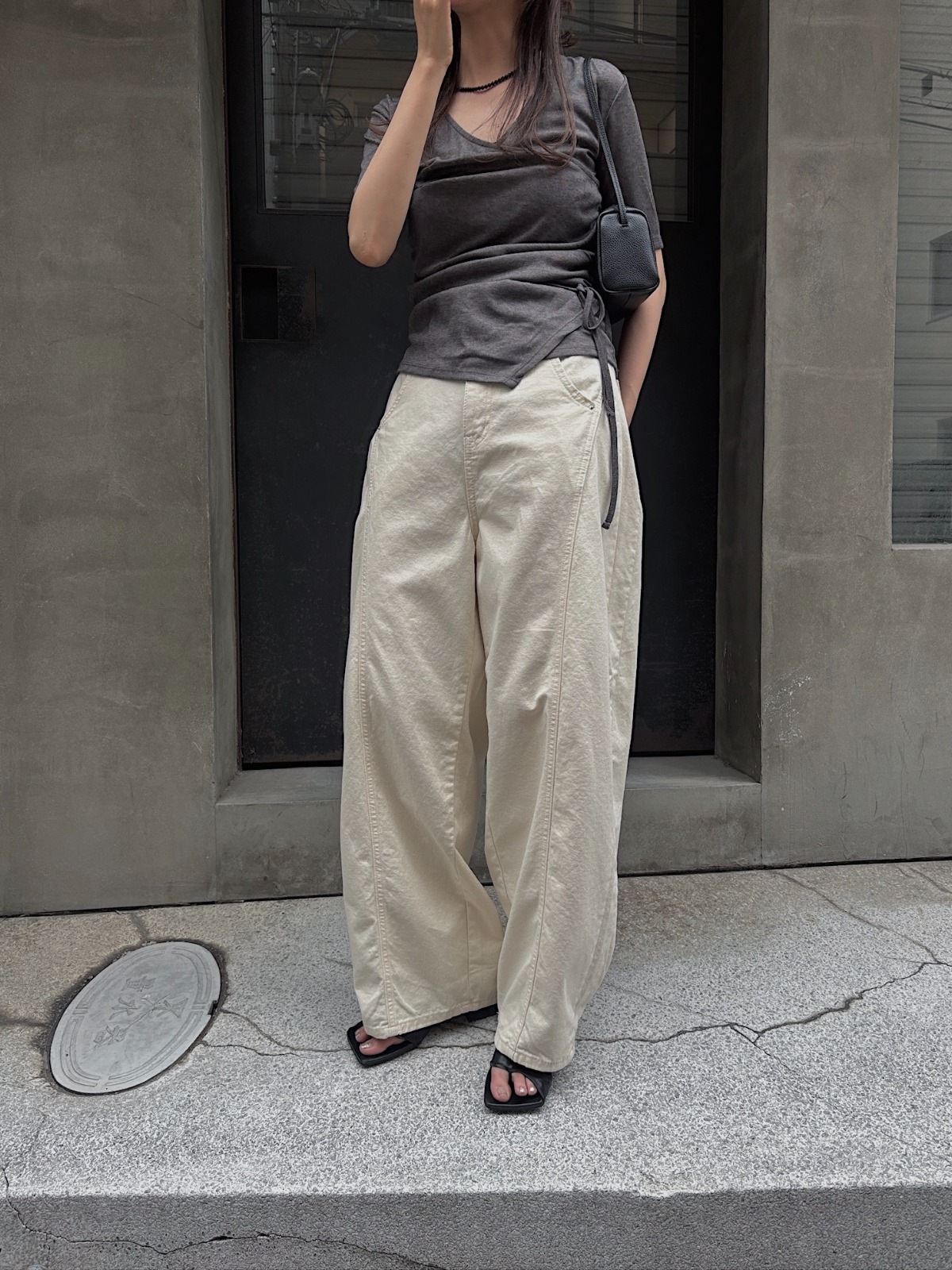 curve silhouette soft cotton pants