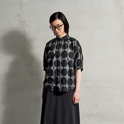 【日本製】強撚糸コットン100％ポップアートチュニックカットソー　ミセス ファッション 50代 40代 60代 70代 接触冷感 春夏 上質 ハイクオリティ お出かけ着 おしゃれ 普段着 五分袖 Aライン 綿 女性 レディース 母の日 プレゼント 35％OFF】NARU 日本製 春夏 ブラウス 72/2 サイロプレミアム x 80ローン 塩縮 プルオーバー コットン 水玉 ポコポコ 薄手  ゆったり リラックス かわいい 上品 抜け感 大人 ドット 綿 コットン 100％ カットソー NARUFACTORY 637211 日本製 ブラウスをお探しの皆様へ・30代 ...