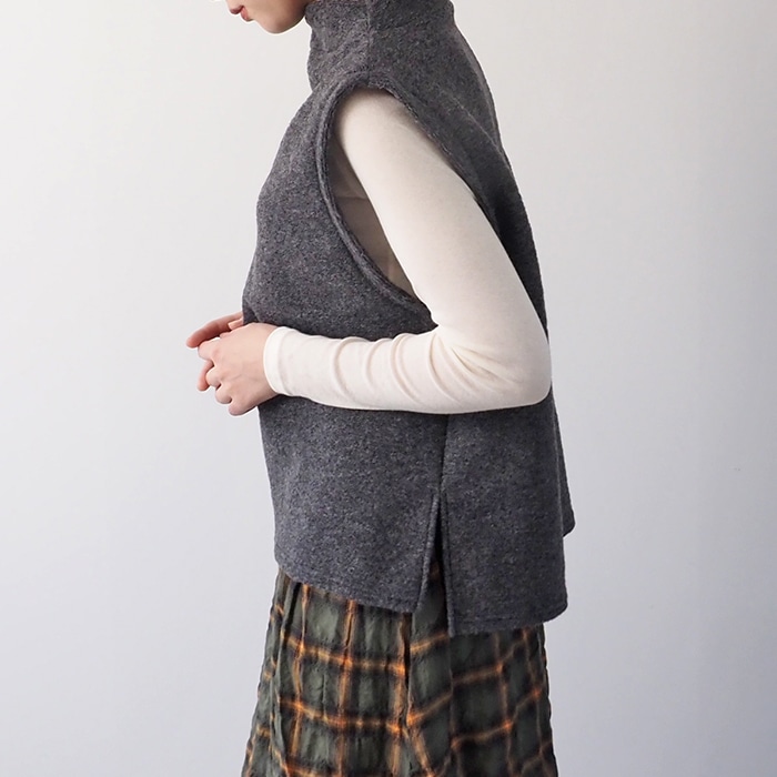 NARU(ナル) トラベルウールプレミアハイネックベスト 650241BD