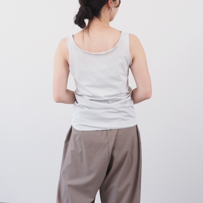 本日限定価格! 超美品　マークアンドロナ　総柄　ノースリーブ　36 極美品 マークアンドロナ 近年 XLサイズ バイカラー クルー