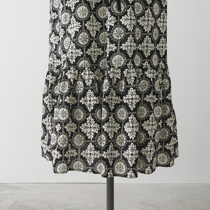 NARU(ナル) 60ローンエスニック柄 ティアードスカート 655927