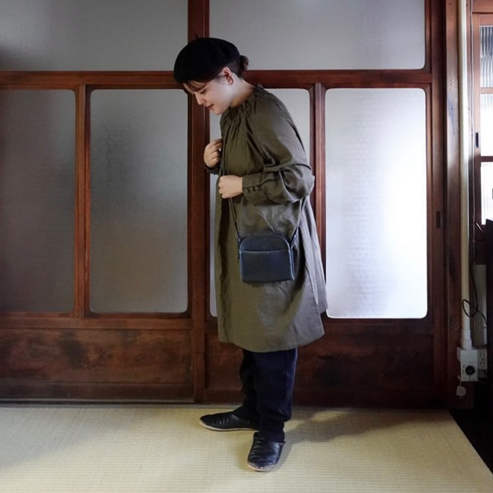 【予約】【kawasakiさんコラボ】NARU(ナル) コットンリネンフリルネックブラウス 6W-ks-01