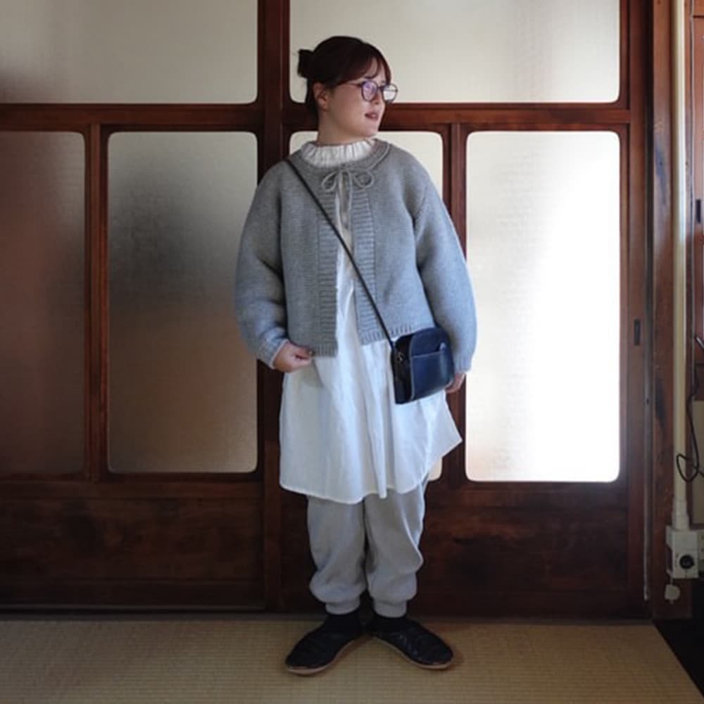 【予約】【kawasakiさんコラボ】NARU(ナル) コットンリネンフリルネックブラウス 6W-ks-01