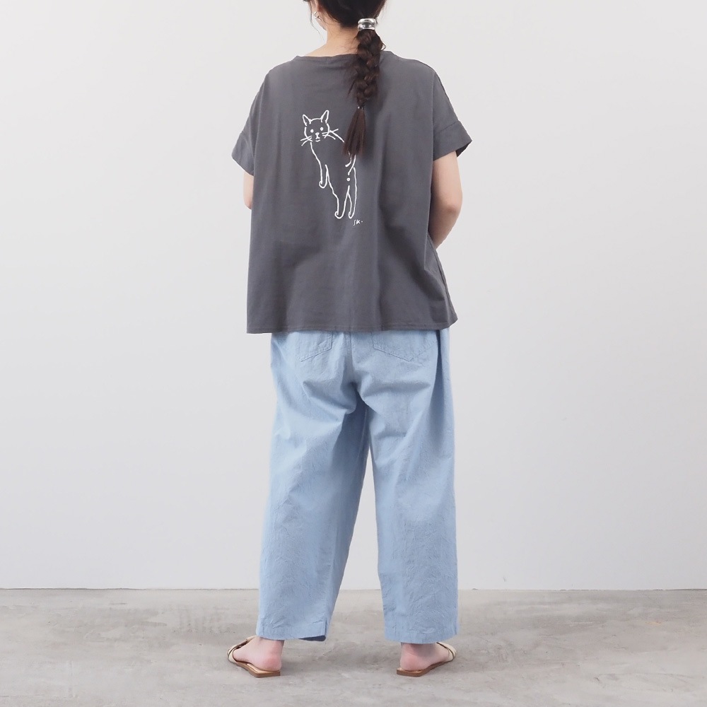 NARU(ナル)小泉さよ様コラボ ナチュラルソフト天竺 振り返り猫コンフィーシャツ 667006