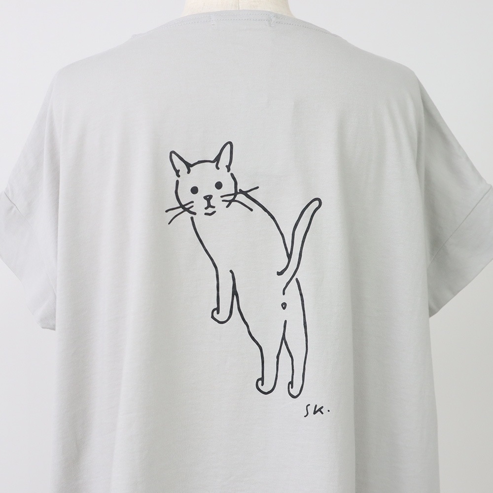 NARU(ナル)小泉さよ様コラボ ナチュラルソフト天竺 振り返り猫コンフィーシャツ 667006