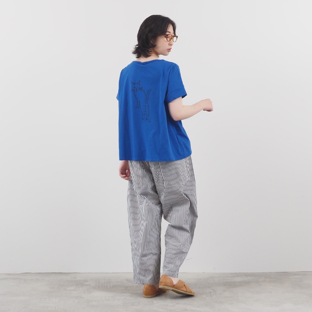 NARU(ナル)小泉さよ様コラボ ナチュラルソフト天竺 振り返り猫コンフィーシャツ 667006