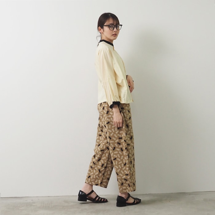 NARU(ナル) コットンリネンクロス ポップナッツプリント エッグパンツ