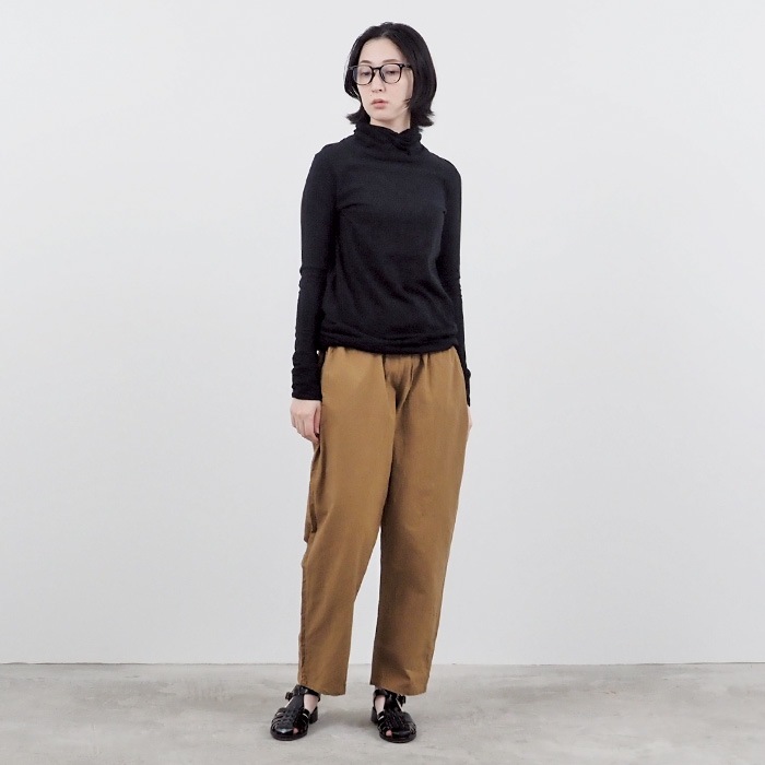 NARU(ナル) ムラ糸リサイクル天竺 裾ひねりタートルネック 646001BD