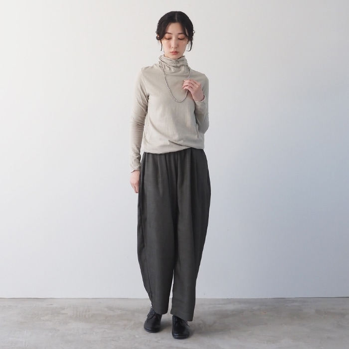 NARU(ナル) ムラ糸リサイクル天竺 裾ひねりタートルネック 646001BD