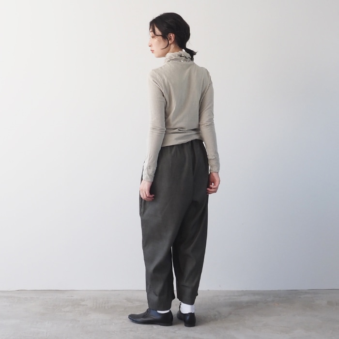 NARU(ナル) ムラ糸リサイクル天竺 裾ひねりタートルネック 646001BD