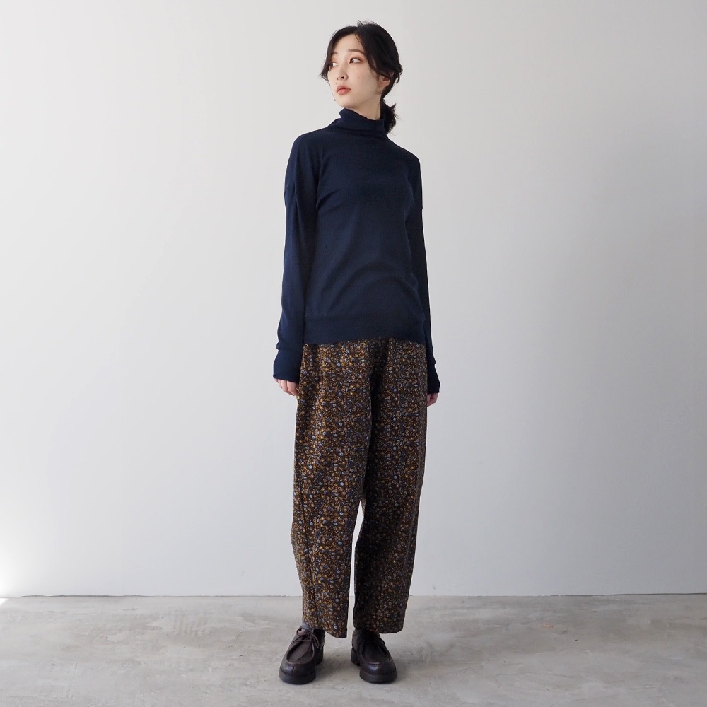 NARU(ナル) 21コーデュロイ小花柄 ロングエッグパンツ 6668001