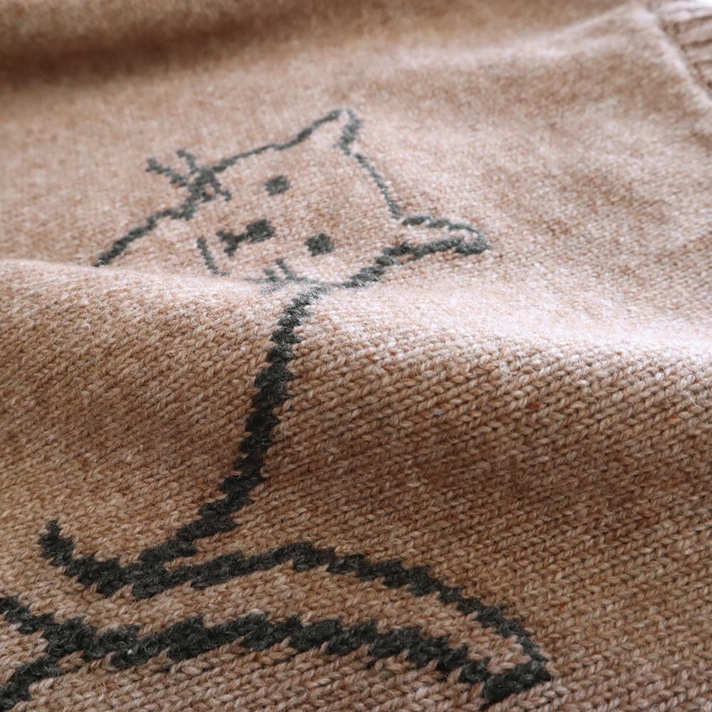 【WEB限定再生産予約】NARU(ナル) 猫イラストレーター小泉さよさんコラボ エアーヤーンコットン振り返り猫ニット 662601