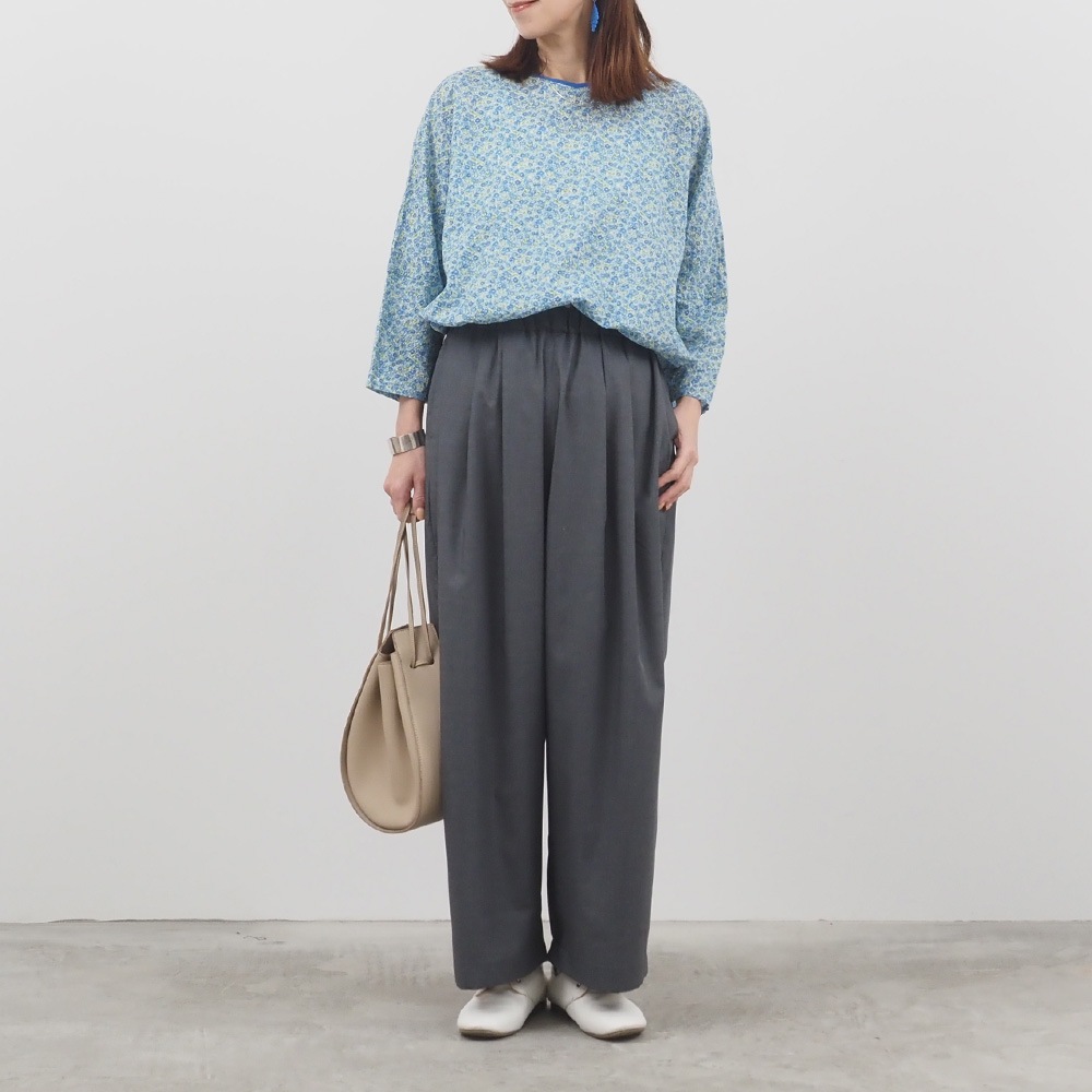 NARU(ナル) ミラクルウェーブリバティプリント(Day's Eye) バトーブラウス7分袖(2way) 661856