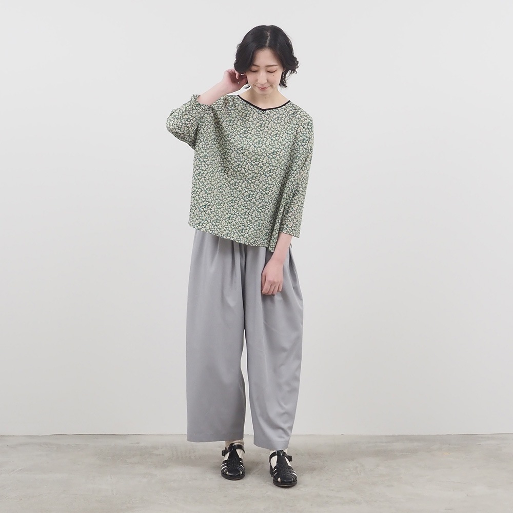 NARU(ナル) ミラクルウェーブリバティプリント(Day's Eye) バトーブラウス7分袖(2way) 661856